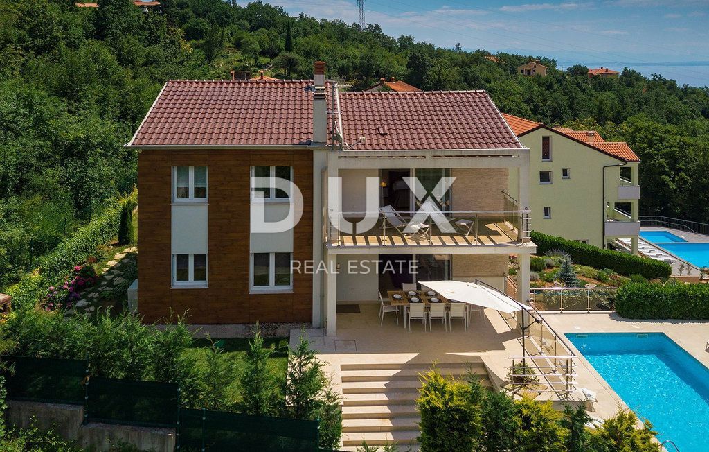 ABBAZIA - una bellissima villa con piscina, vista panoramica sul mare e completa privacy