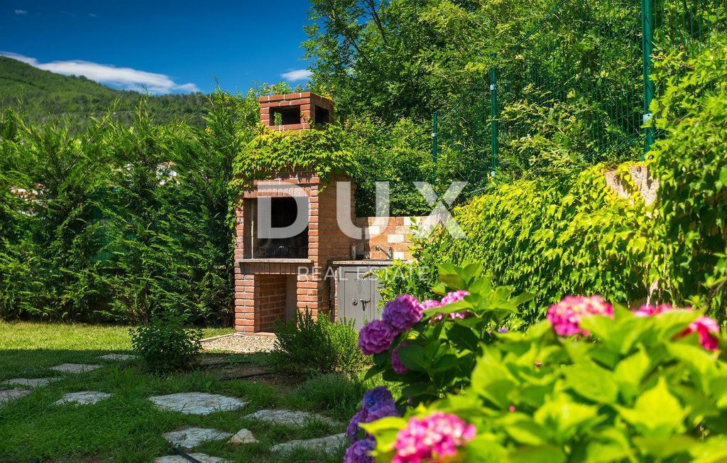 ABBAZIA - una bellissima villa con piscina, vista panoramica sul mare e completa privacy