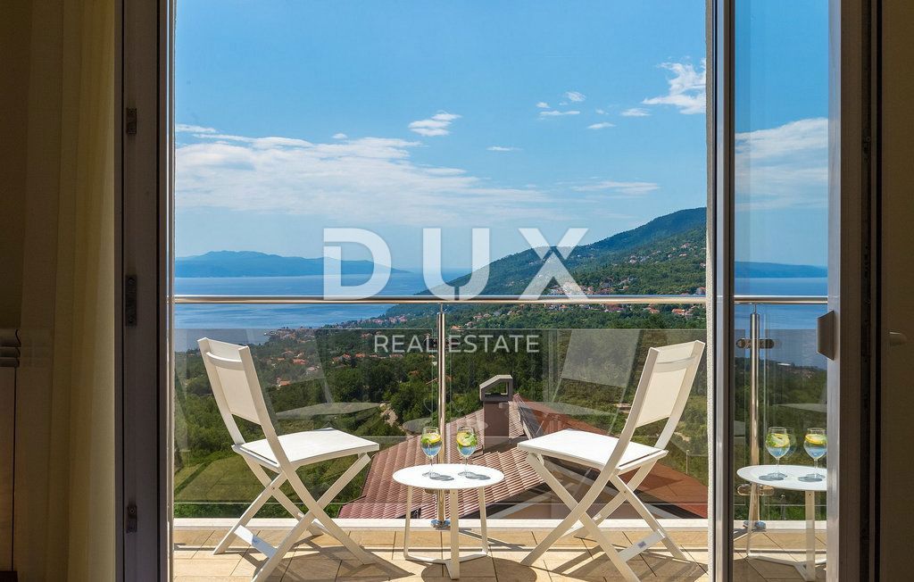 ABBAZIA - una bellissima villa con piscina, vista panoramica sul mare e completa privacy