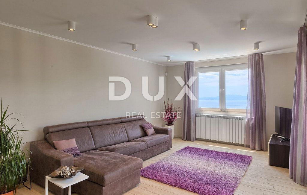 ABBAZIA - una bellissima villa con piscina, vista panoramica sul mare e completa privacy