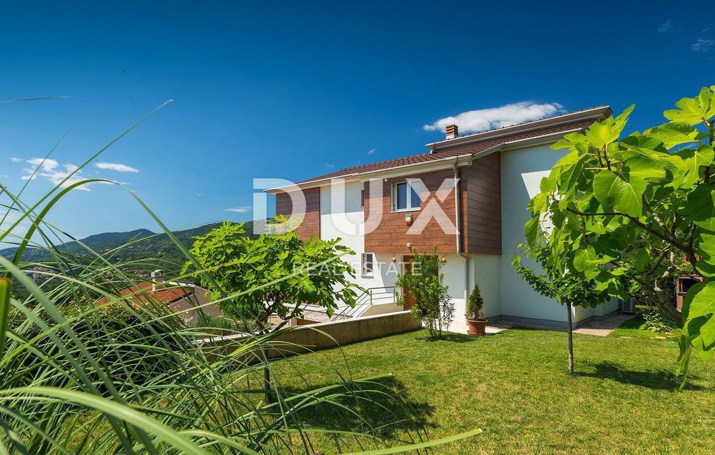 ABBAZIA - una bellissima villa con piscina, vista panoramica sul mare e completa privacy