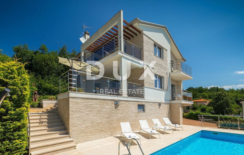 ABBAZIA - una bellissima villa con piscina, vista panoramica sul mare e completa privacy