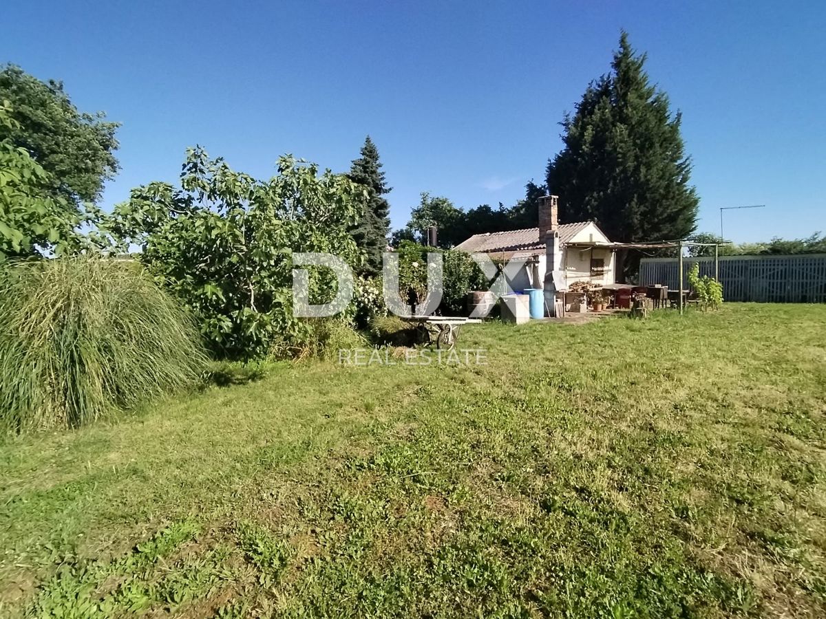 ISTRIA, MEDOLINO - Terreno agricolo con due edifici legalizzati!