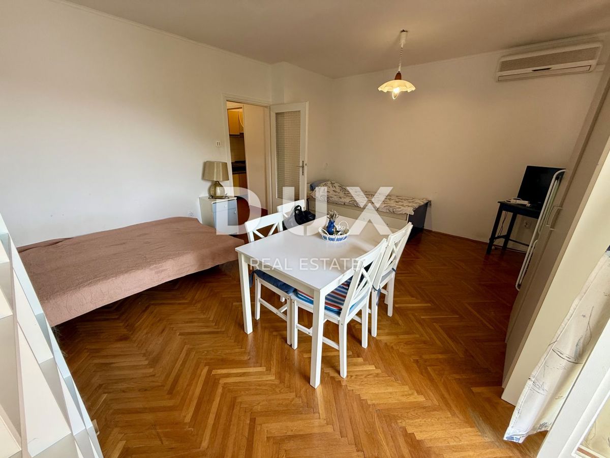 LOVRAN - Bellissimo monolocale con ampia terrazza e vista mare!