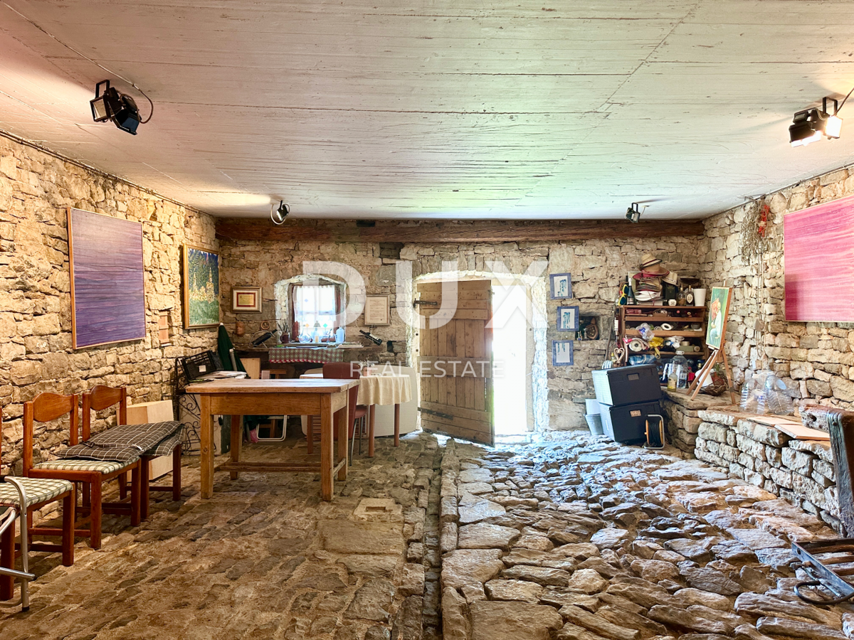 ISTRIA, BUIE - NOVITÀ - Casa d'artista con vista panoramica