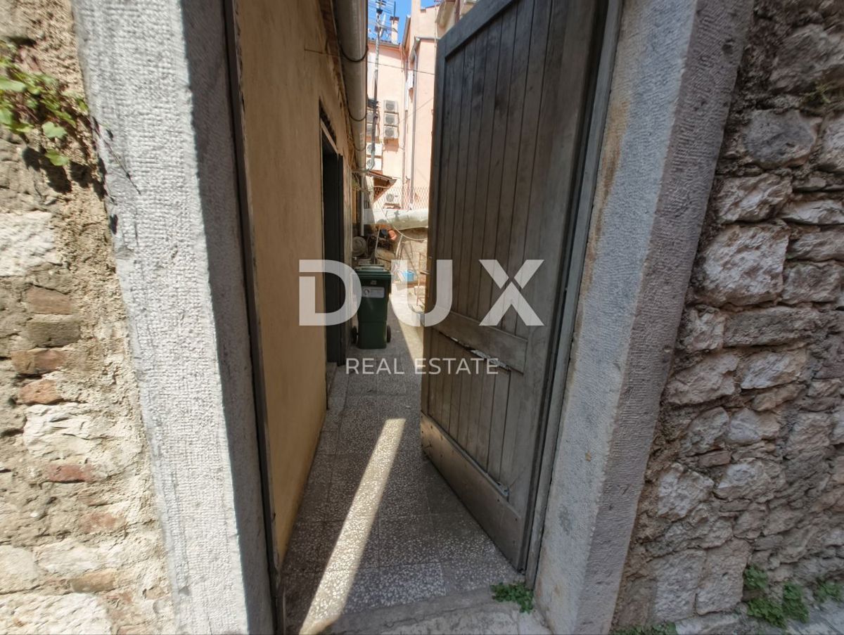 ISTRIA, PARENZO - Appartamento nel centro storico con grande potenziale