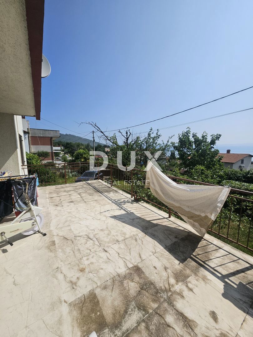 OPATIJA, IKA - 2 appartamenti 143m2 (80m2 + 63m2) piano terra e 2° piano con vista mare + superficie 250m2
