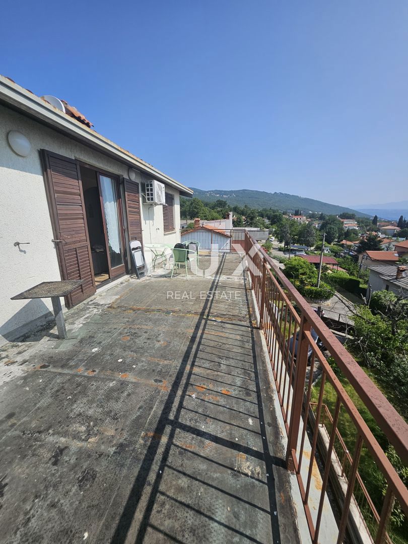 OPATIJA, IKA - 2 appartamenti 143m2 (80m2 + 63m2) piano terra e 2° piano con vista mare + superficie 250m2
