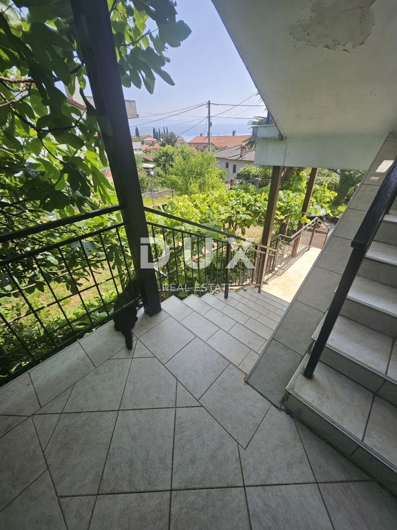 OPATIJA, IKA - 2 appartamenti 143m2 (80m2 + 63m2) piano terra e 2° piano con vista mare + superficie 250m2
