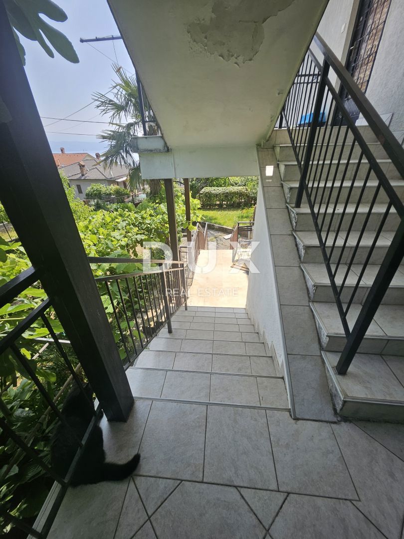 OPATIJA, IKA - 2 appartamenti 143m2 (80m2 + 63m2) piano terra e 2° piano con vista mare + superficie 250m2