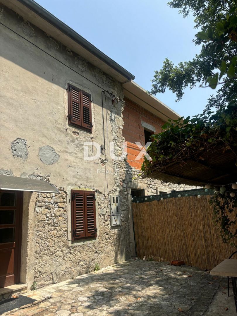 ISTRIA, POLA - Zona residenziale e commerciale con edifici esistenti! RARO SUL MERCATO!