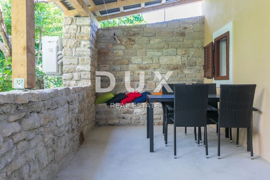 ISTRIA, POLA - Zona residenziale e commerciale con edifici esistenti! RARO SUL MERCATO!