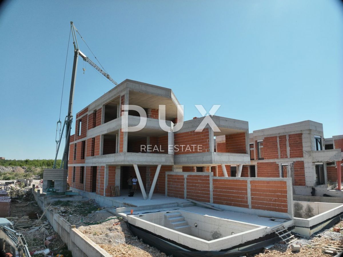 SEBENICO, VODICE - Appartamento al primo piano con vista mare e terrazza per momenti indimenticabili