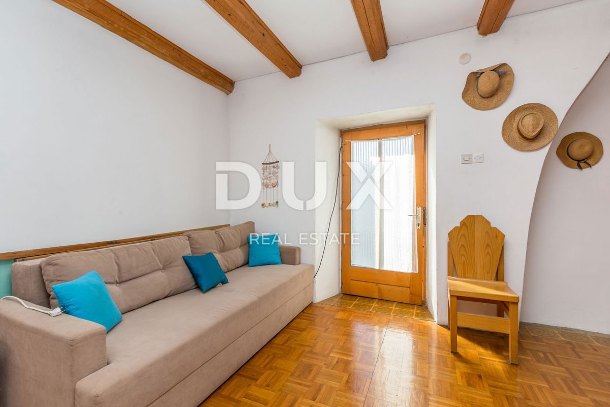 ISOLA DI KRK, KORNIĆ - Autentica casa in pietra con cortile