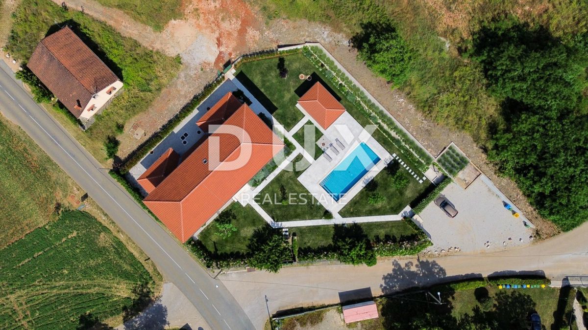 ISTRIA, PARENZO – Una villa unica con anima storica ed eleganza italiana