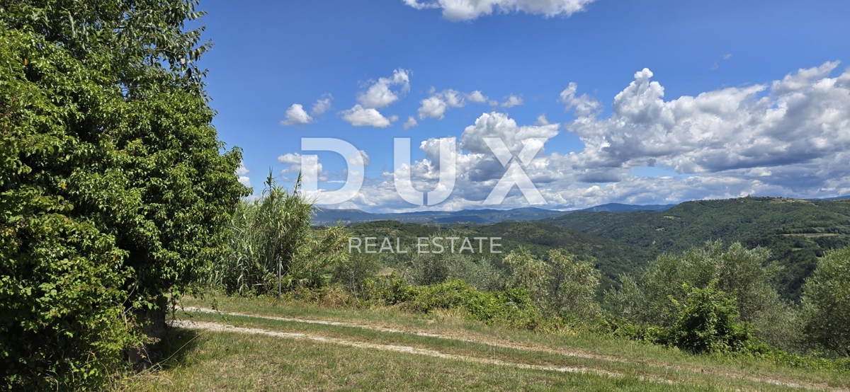 ISTRIA, MONTONA - Una favolosa opportunità di investimento nel cuore dell'Istria, terreno con edificio in pietra