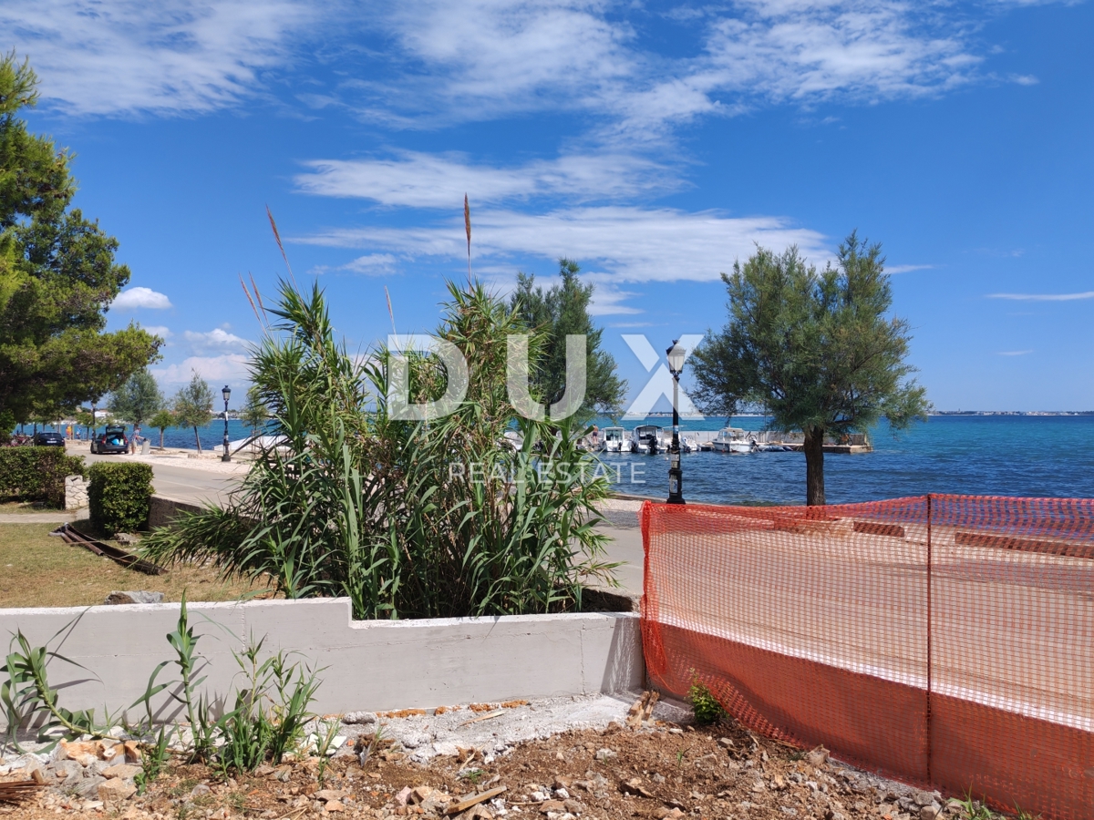ZADAR, VIR - Lussuoso appartamento con giardino, prima fila al mare! AS2