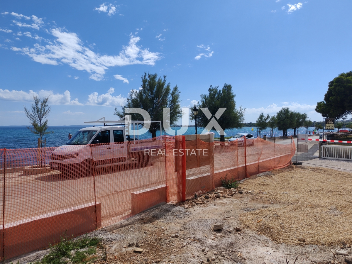 ZADAR, VIR - Lussuoso appartamento con giardino, prima fila al mare! AS2