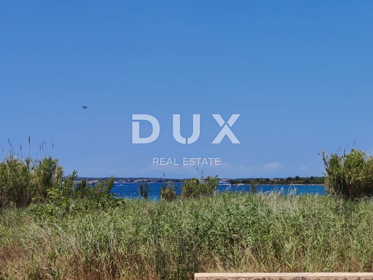 ZADAR, PRIVLAKA - Nuovo edificio a 50 metri dal mare con giardino e vista mare! S1