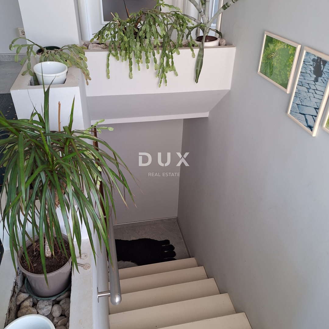 ISOLA DI KRK, CITTÀ DI KRK - Casa indipendente in posizione privilegiata