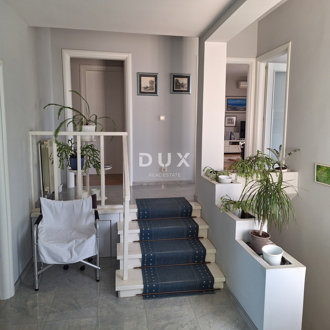 ISOLA DI KRK, CITTÀ DI KRK - Casa indipendente in posizione privilegiata