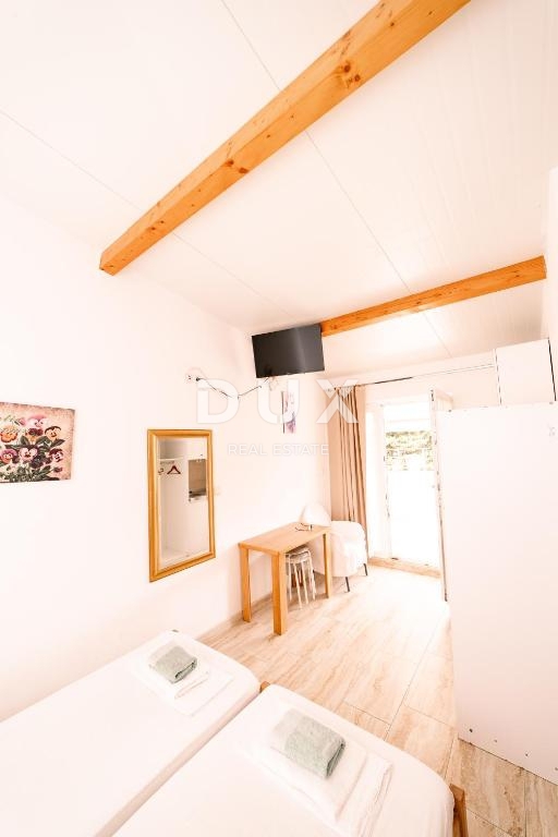 ISOLA DI PAG, NOVALJA - Un investimento consolidato in riva al mare! 