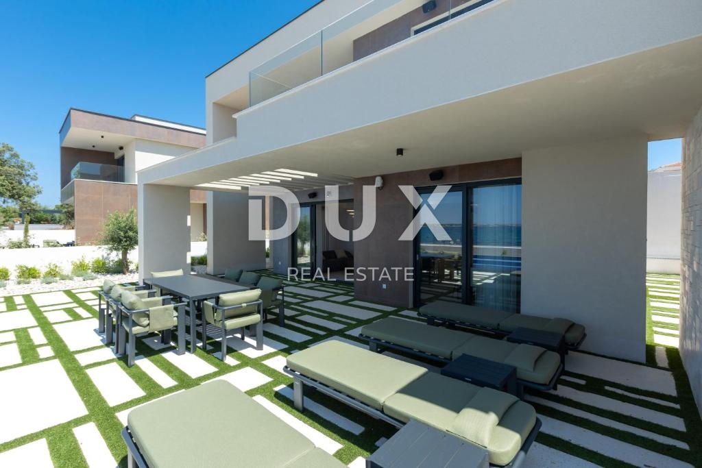 ZADAR, ZATON - villa prima fila al mare