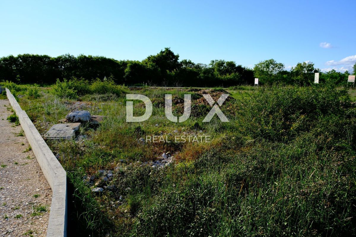 ZADAR, POLJICA BRIG - Terreno edificabile vicino alla strada principale! P3