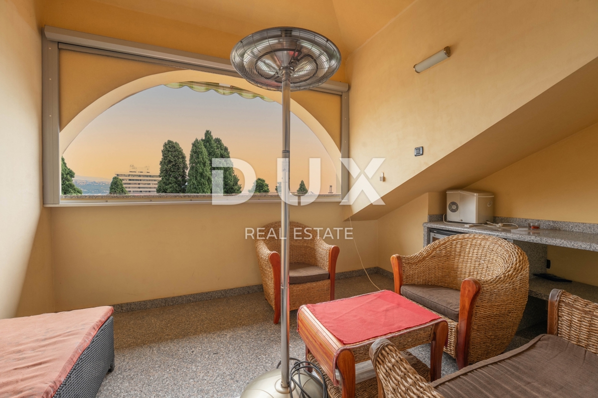 ABBAZIA, CENTRO - Bellissima casa moderna con ingresso privato, giardino di qualità e vista mare