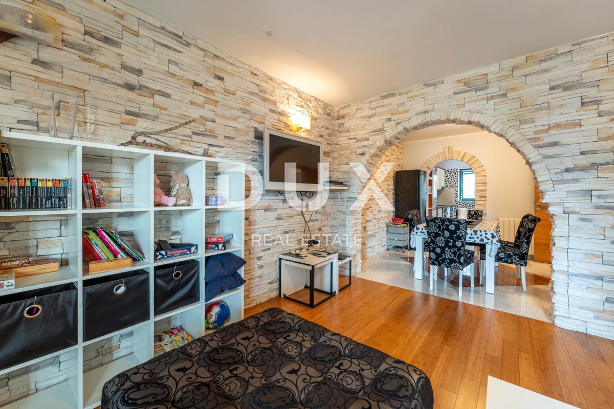 ABBAZIA, CENTRO - Bellissima casa moderna con ingresso privato, giardino di qualità e vista mare