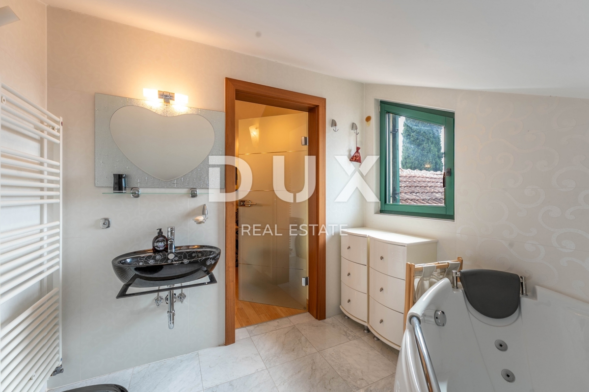 ABBAZIA, CENTRO - Bellissima casa moderna con ingresso privato, giardino di qualità e vista mare