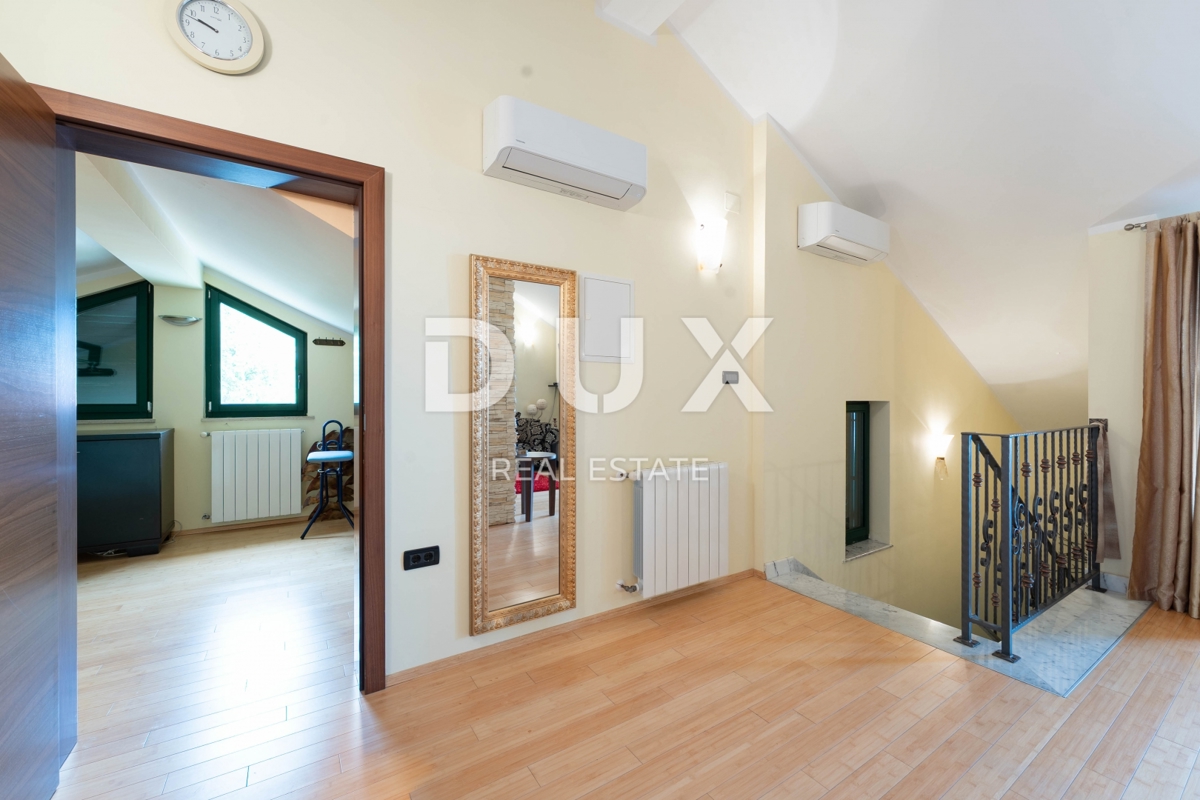 ABBAZIA, CENTRO - Bellissima casa moderna con ingresso privato, giardino di qualità e vista mare