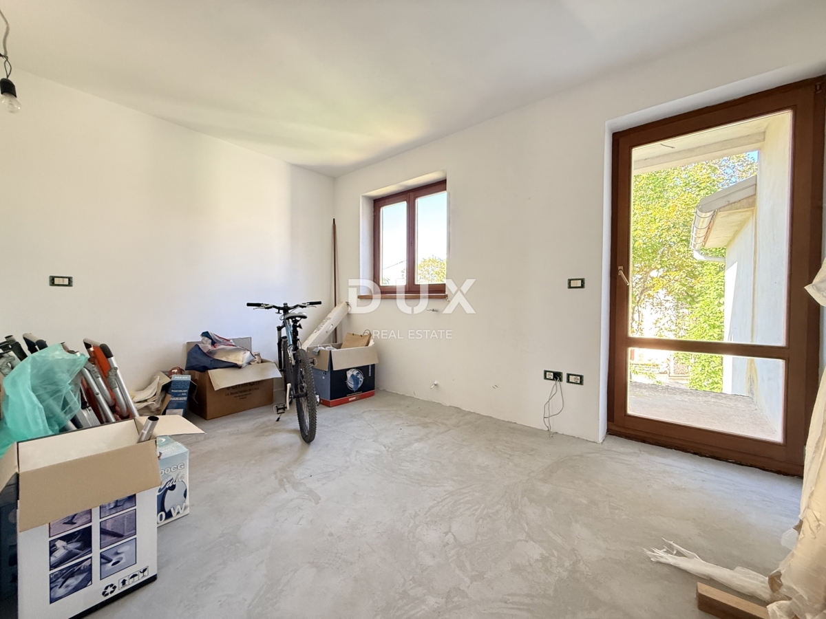 ISTRIA, POMER - casa indipendente 250m2 con garage e giardino, 150m dal mare