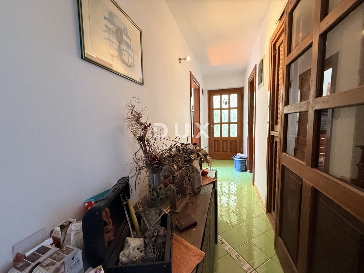 ISTRIA, POMER - casa indipendente 250m2 con garage e giardino, 150m dal mare