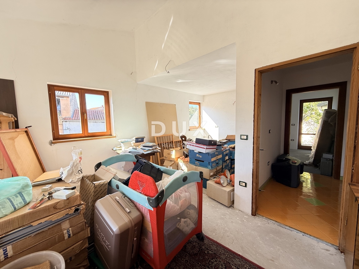 ISTRIA, POMER - casa indipendente 250m2 con garage e giardino, 150m dal mare