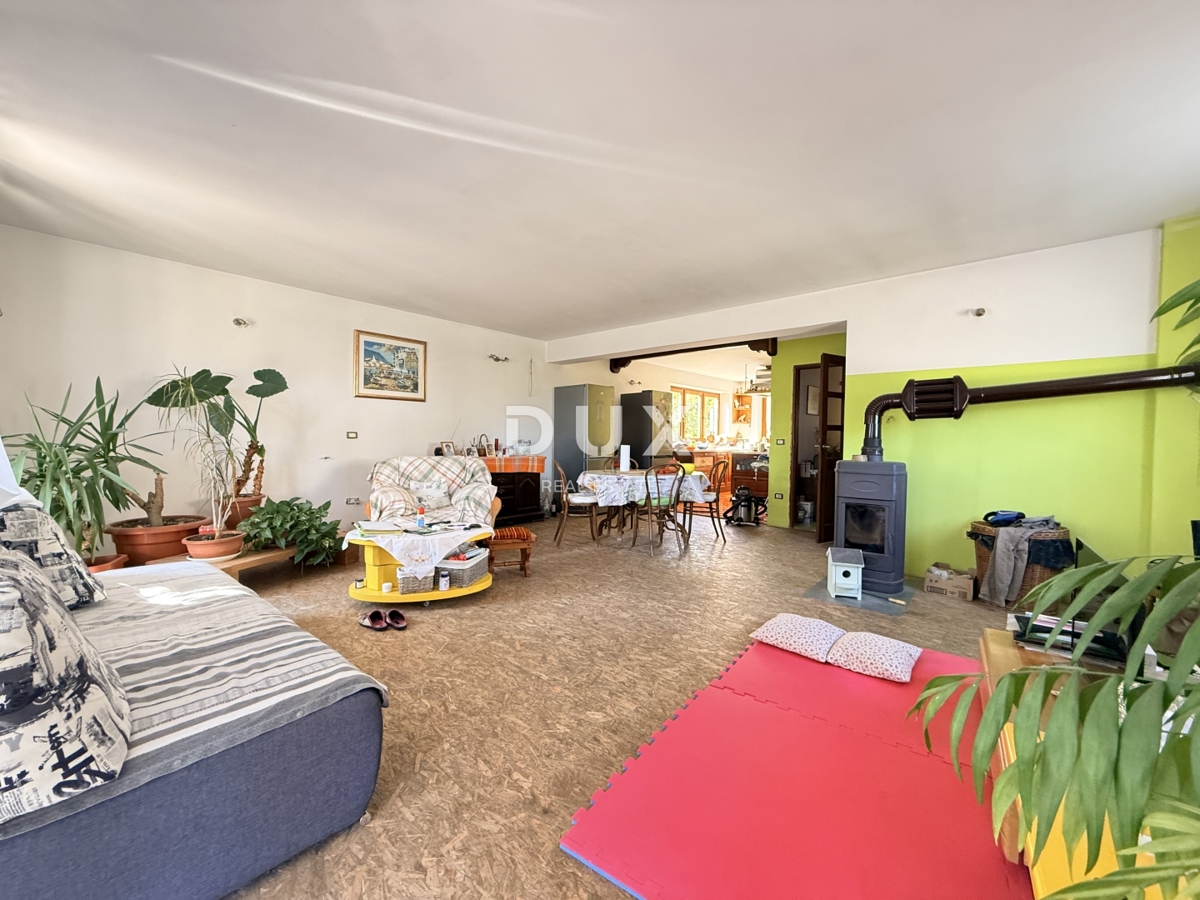 ISTRIA, POMER - casa indipendente 250m2 con garage e giardino, 150m dal mare