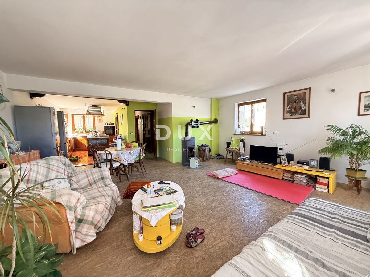 ISTRIA, POMER - casa indipendente 250m2 con garage e giardino, 150m dal mare