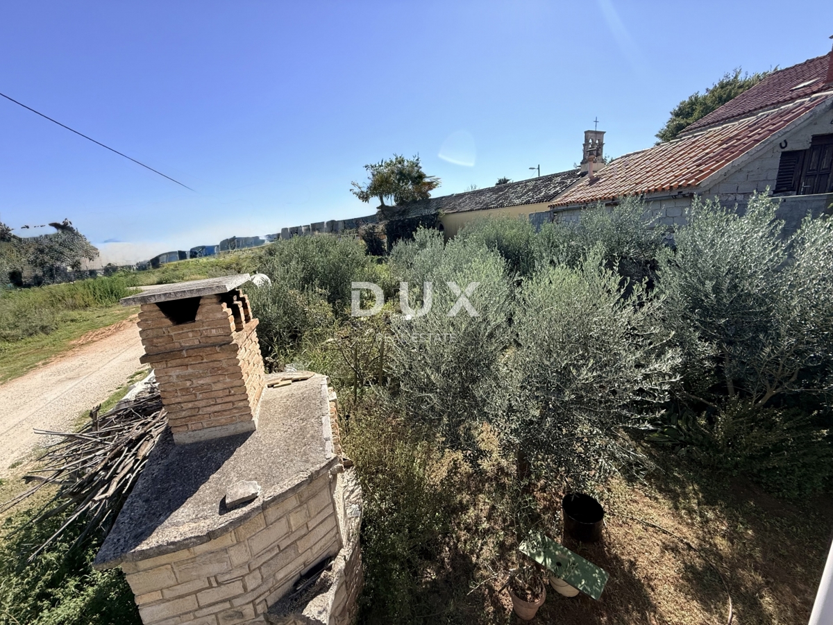 ISTRIA, POMER - casa indipendente 250m2 con garage e giardino, 150m dal mare