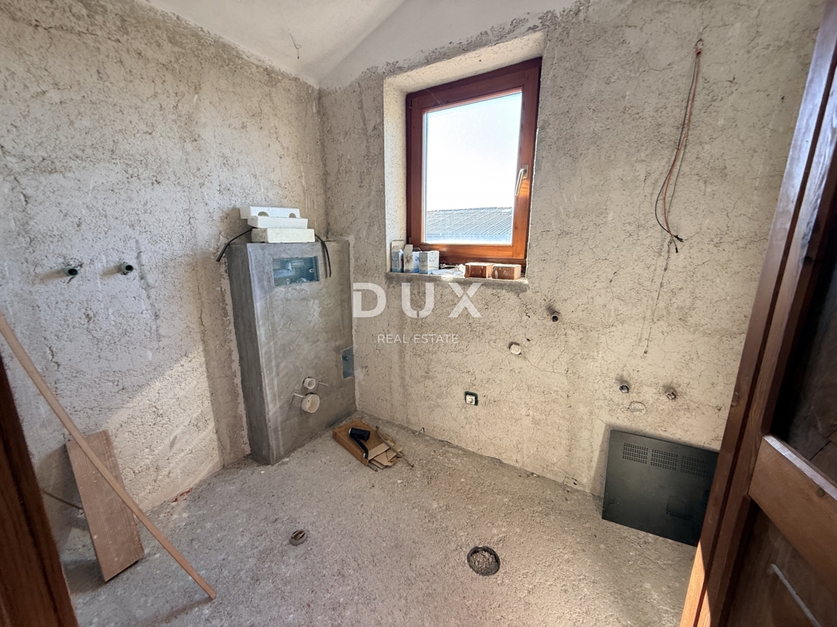 ISTRIA, POMER - casa indipendente 250m2 con garage e giardino, 150m dal mare