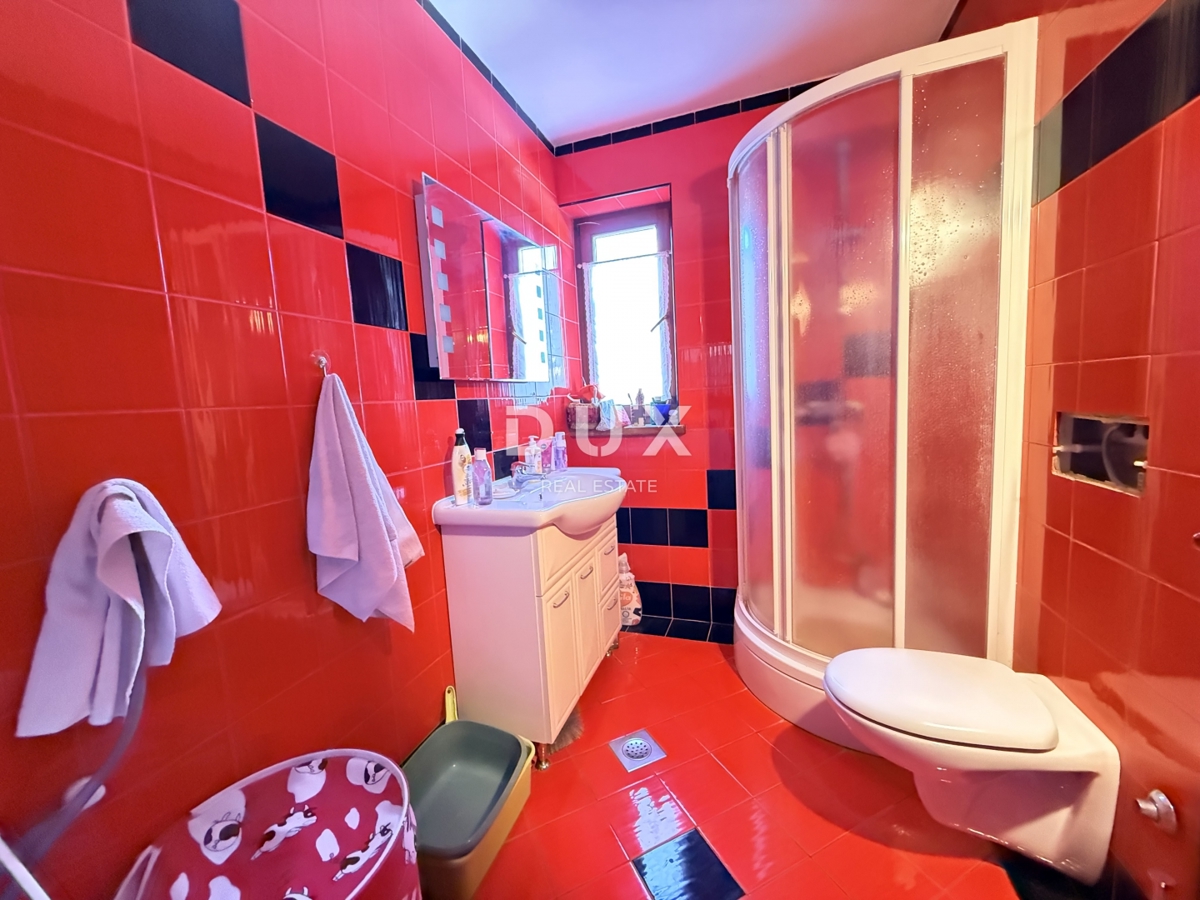 ISTRIA, POMER - casa indipendente 250m2 con garage e giardino, 150m dal mare