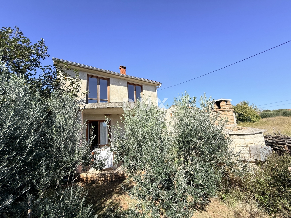 ISTRIA, POMER - casa indipendente 250m2 con garage e giardino, 150m dal mare