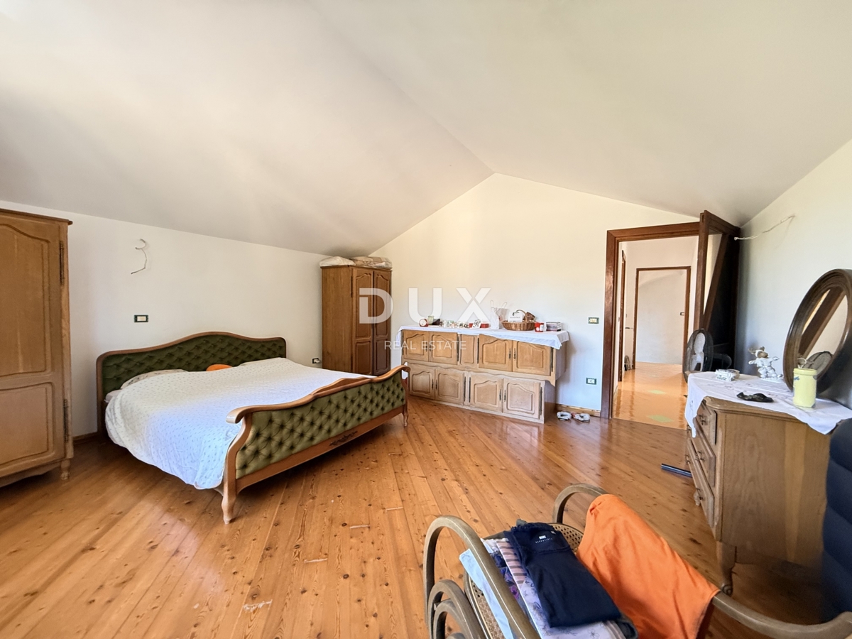 ISTRIA, POMER - casa indipendente 250m2 con garage e giardino, 150m dal mare