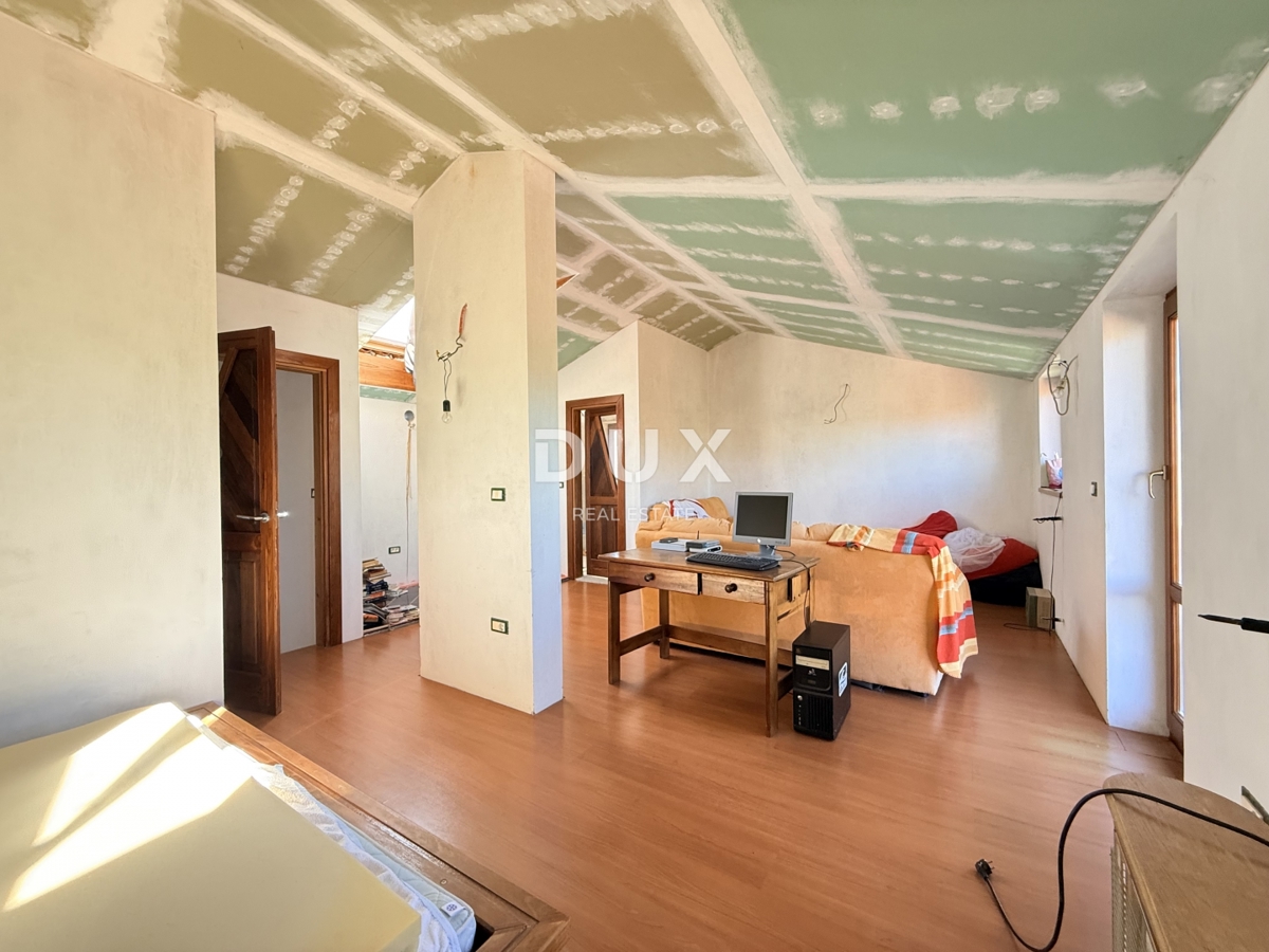 ISTRIA, POMER - casa indipendente 250m2 con garage e giardino, 150m dal mare