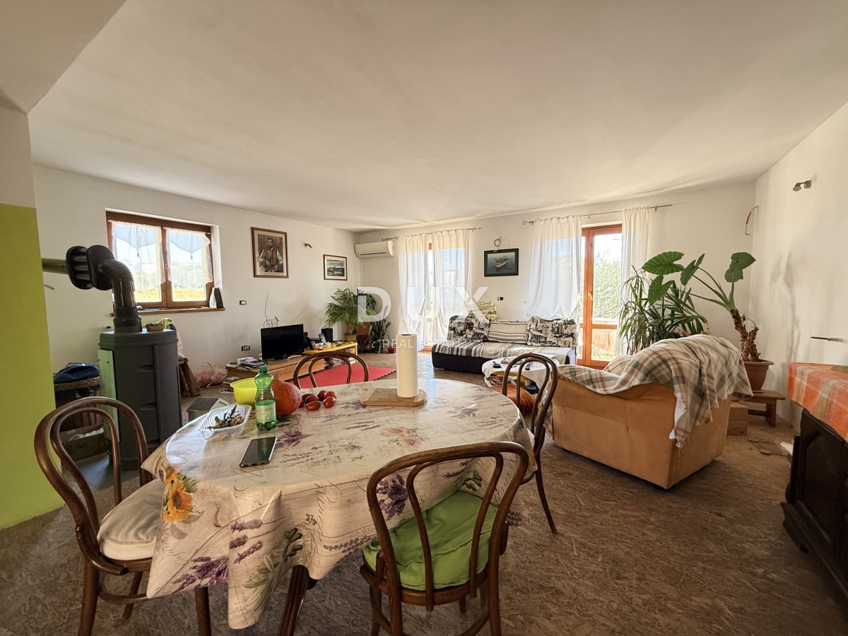 ISTRIA, POMER - casa indipendente 250m2 con garage e giardino, 150m dal mare