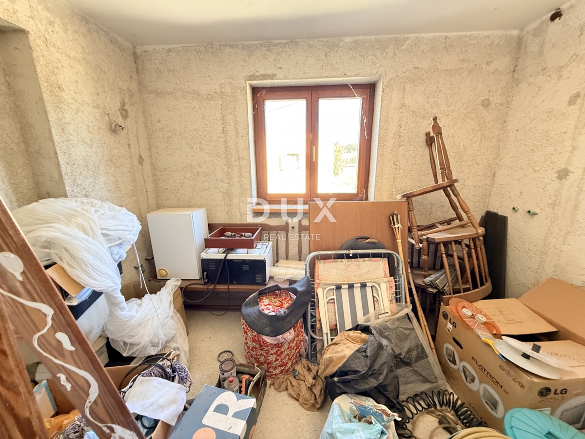 ISTRIA, POMER - casa indipendente 250m2 con garage e giardino, 150m dal mare