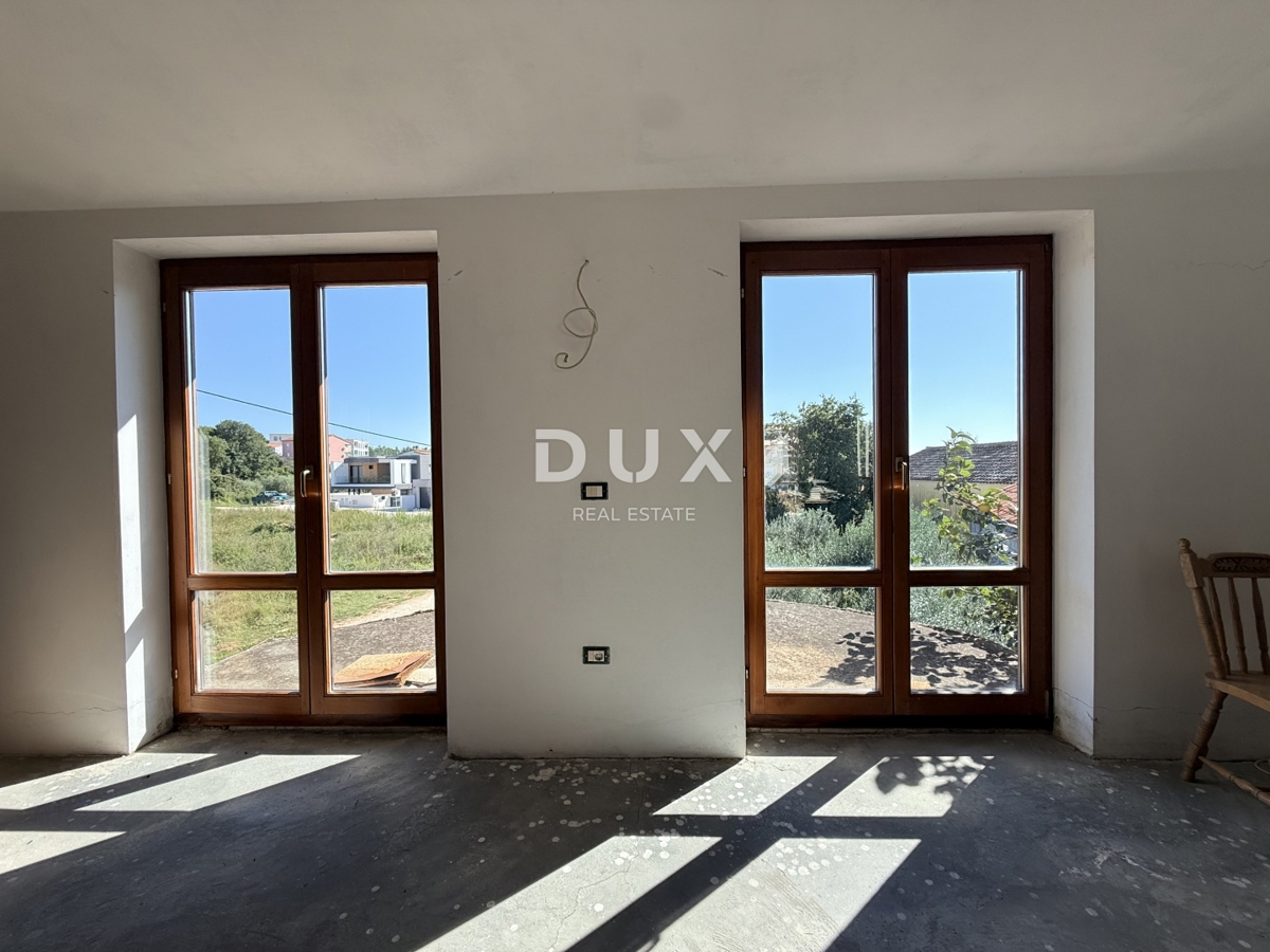 ISTRIA, POMER - casa indipendente 250m2 con garage e giardino, 150m dal mare