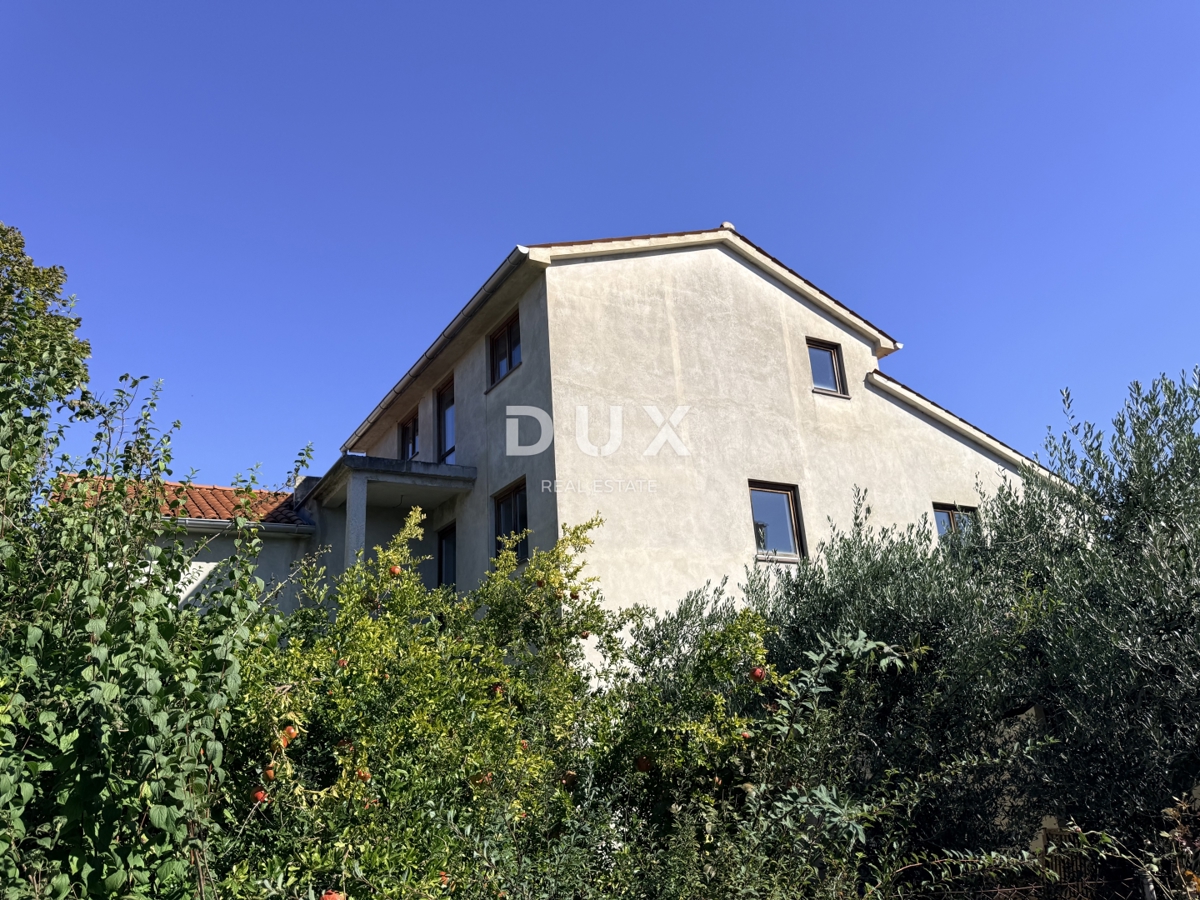 ISTRIA, POMER - casa indipendente 250m2 con garage e giardino, 150m dal mare