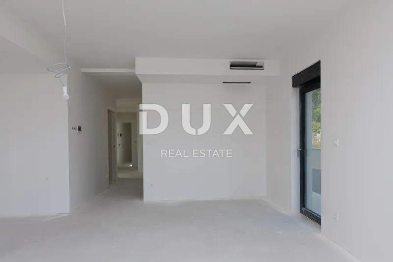 ABBAZIA, LOVRAN - appartamento di lusso di 141 m2 con piscina, a 300 m dal mare