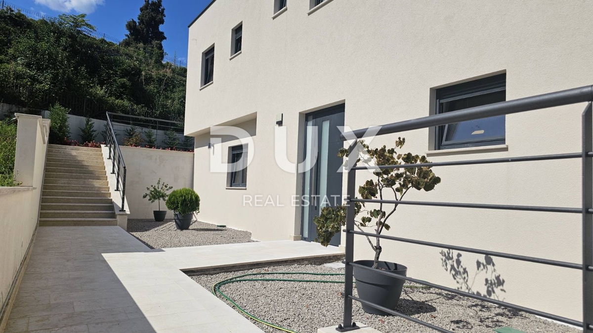 ABBAZIA, LOVRAN - appartamento di lusso di 141 m2 con piscina, a 300 m dal mare