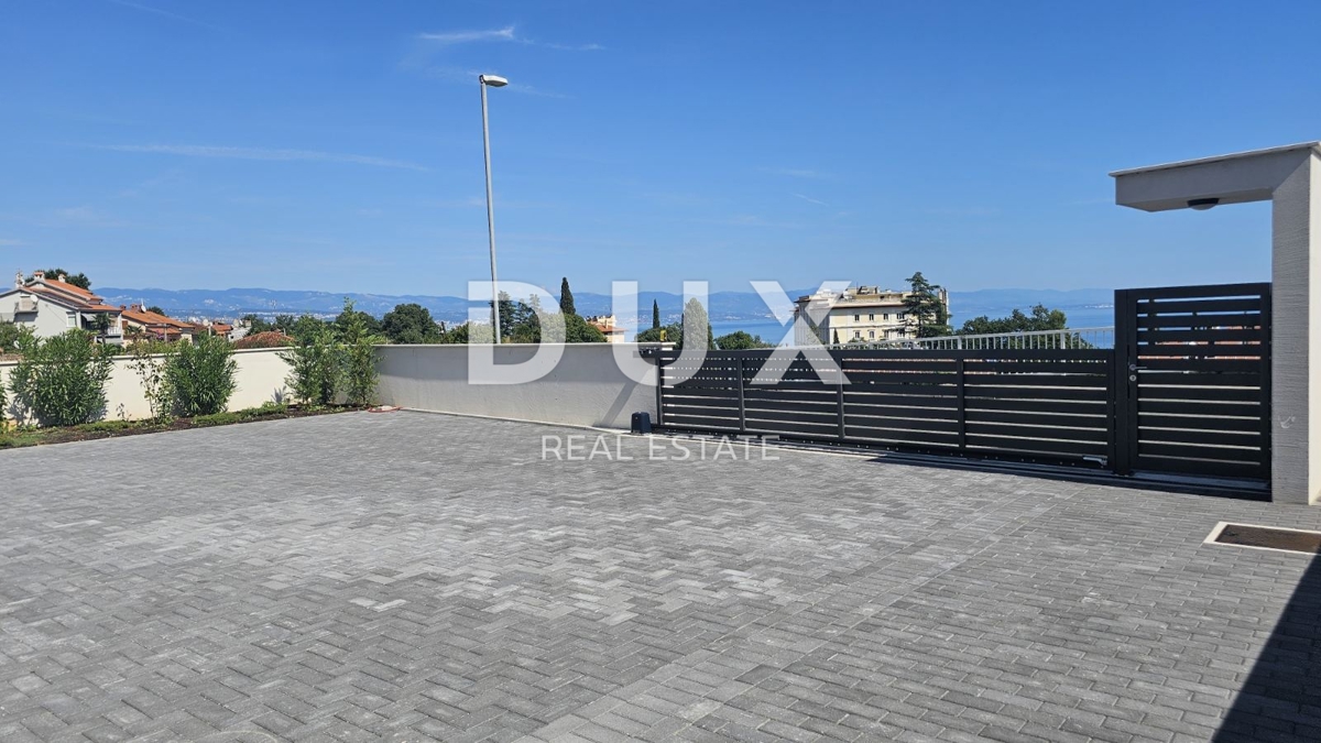 ABBAZIA, LOVRAN - appartamento di lusso di 141 m2 con piscina, a 300 m dal mare